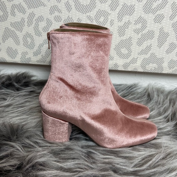 FREE PEOPLE Cecile Velvet Soft Girly Pink Ankle Boot Bootie Size 37 (US 7) - Picture 6 of 11